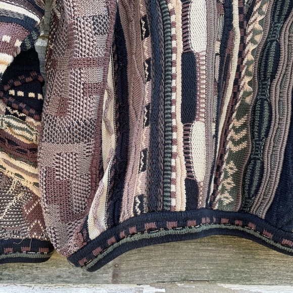 SOLD🔥Vintage TUNDRA “Coogi-Style” Pullover, Size XL - Picture 5 of 6